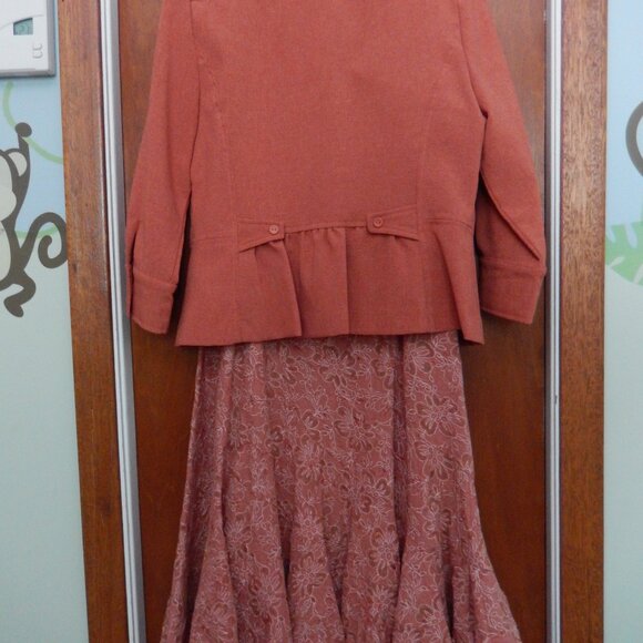 Jacket and skirt - Picture 2 of 4